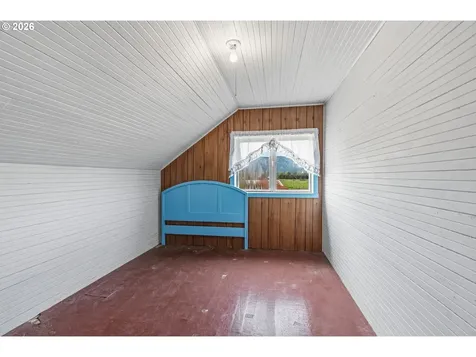 77 S Welcome Slough Road Cathlamet WA 98612
