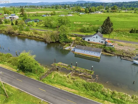 77 S Welcome Slough Road Cathlamet WA 98612