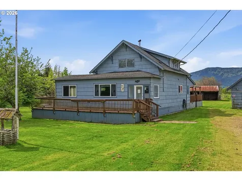 77 S Welcome Slough Road Cathlamet WA 98612