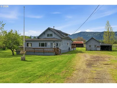 77 S Welcome Slough Road Cathlamet WA 98612