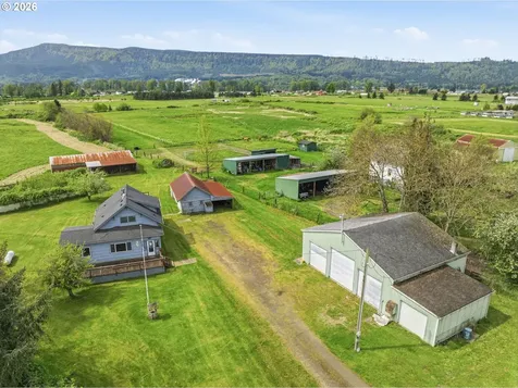 77 S Welcome Slough Road Cathlamet WA 98612