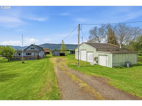 77 S Welcome Slough Road Cathlamet WA 98612
