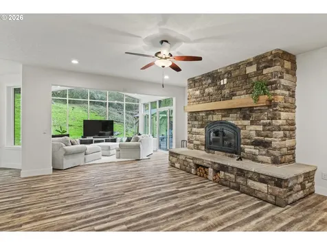 2549 Hazel Dell Road Castle Rock WA 98611