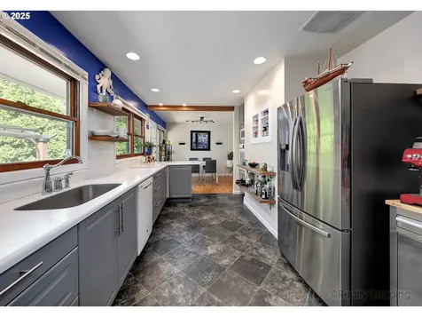 903 NE 127th Avenue Portland OR 97230