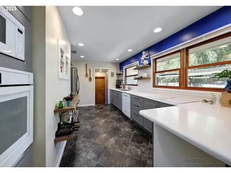 903 NE 127th Avenue Portland OR 97230