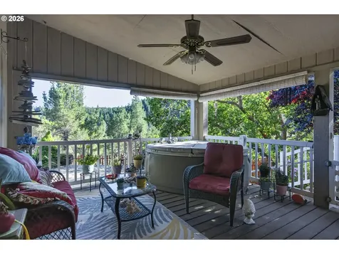 1525 Braunda Drive Roseburg OR 97471