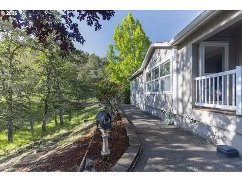 1525 Braunda Drive Roseburg OR 97471