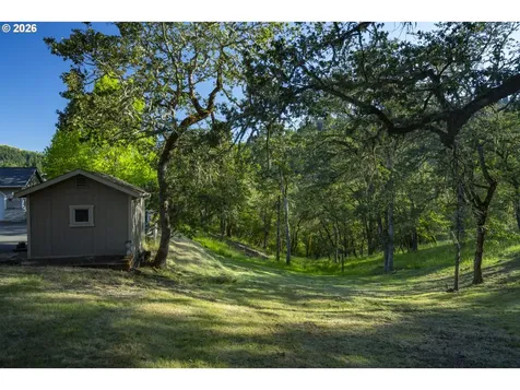 1525 Braunda Drive Roseburg OR 97471