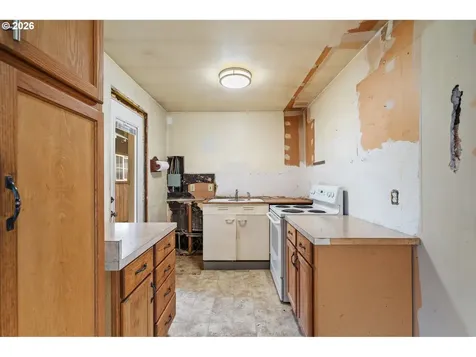 9011 NE Tillamook Street Portland OR 97220
