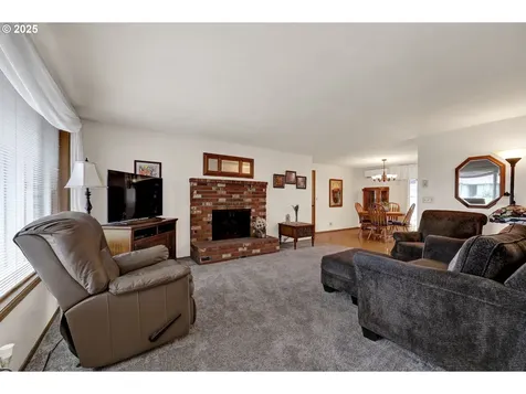 3670 Plumtree Drive Eugene OR 97402
