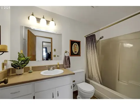 3670 Plumtree Drive Eugene OR 97402