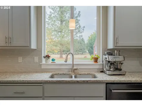 405 NW Juniper Lane Albany OR 97321