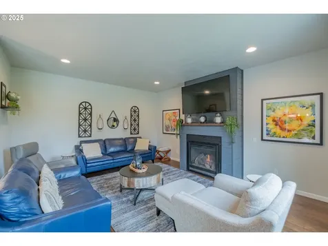 405 NW Juniper Lane Albany OR 97321
