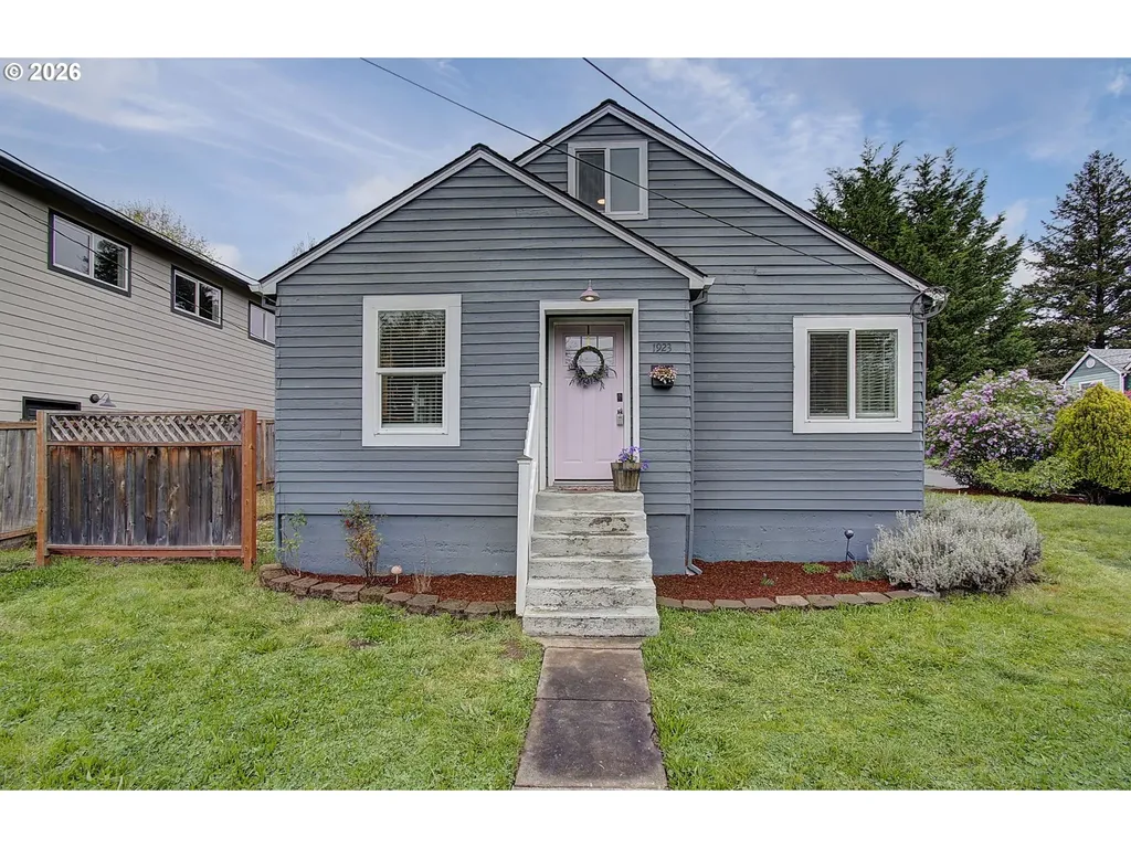 1923 G Street Washougal WA 98671