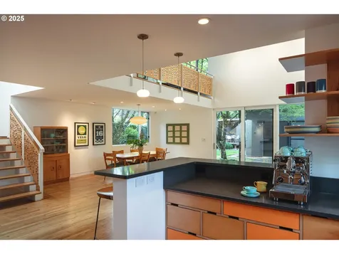 639 SE Andover Place Portland OR 97202