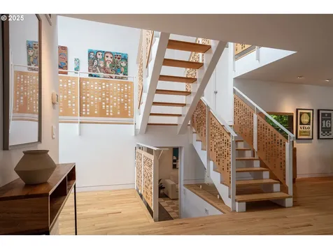 639 SE Andover Place Portland OR 97202