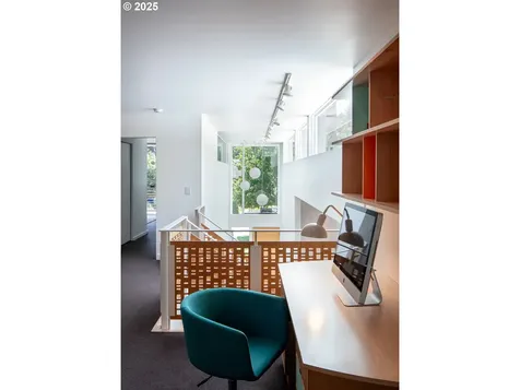 639 SE Andover Place Portland OR 97202