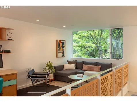 639 SE Andover Place Portland OR 97202