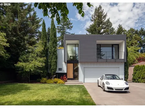 639 SE Andover Place Portland OR 97202
