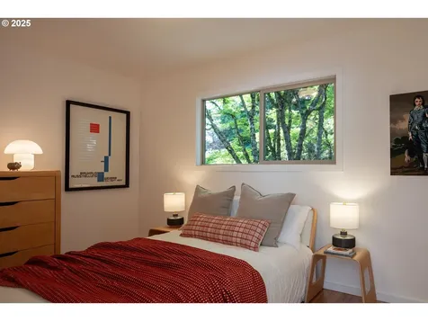 639 SE Andover Place Portland OR 97202