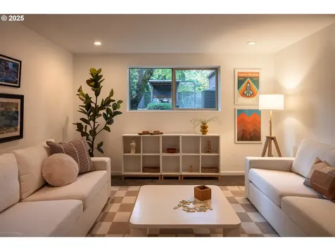 639 SE Andover Place Portland OR 97202