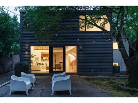 639 SE Andover Place Portland OR 97202