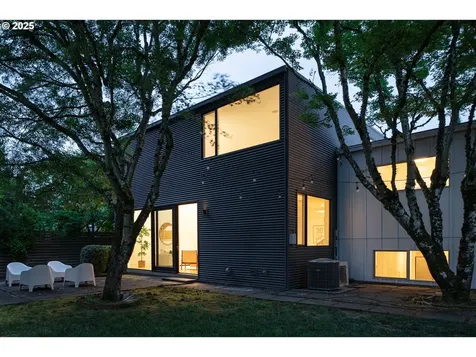 639 SE Andover Place Portland OR 97202