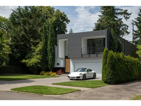 639 SE Andover Place Portland OR 97202