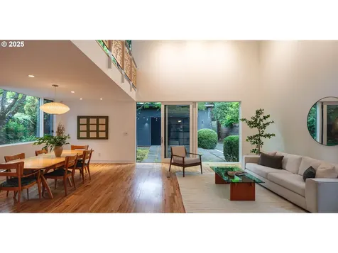 639 SE Andover Place Portland OR 97202