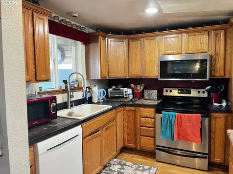 1890 37th Street Florence OR 97439