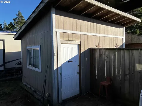 1890 37th Street Florence OR 97439