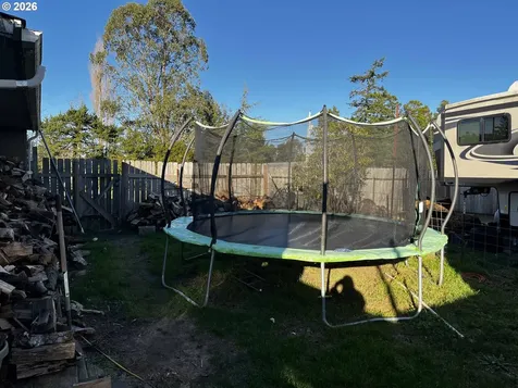 1890 37th Street Florence OR 97439