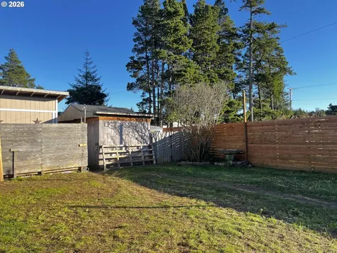 1890 37th Street Florence OR 97439
