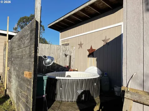 1890 37th Street Florence OR 97439