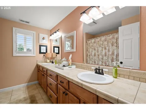 2416 SE Higgins Drive Vancouver WA 98683