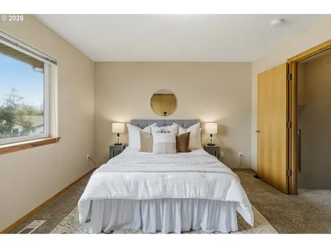 1022/1034 NE Lija Loop Portland OR 97211