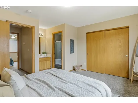 1022/1034 NE Lija Loop Portland OR 97211