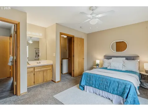 1022/1034 NE Lija Loop Portland OR 97211