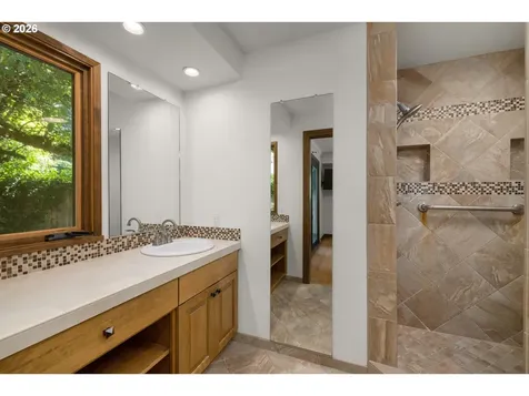 1066 NE 6th Drive Hillsboro OR 97124