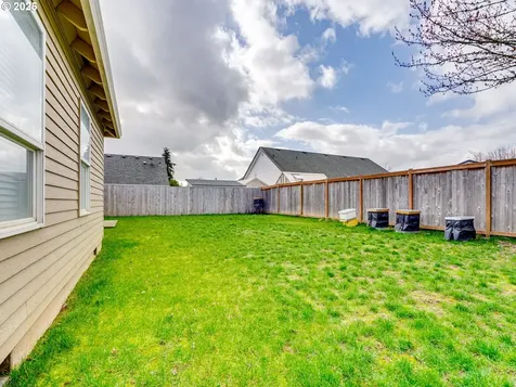 1065 Hermanson Street Woodburn OR 97071