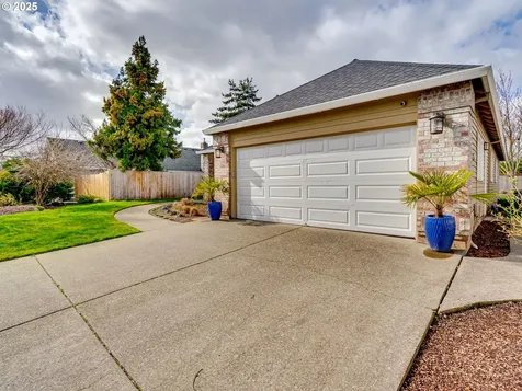 1065 Hermanson Street Woodburn OR 97071