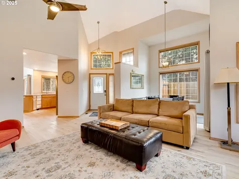 1065 Hermanson Street Woodburn OR 97071