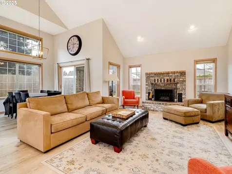 1065 Hermanson Street Woodburn OR 97071