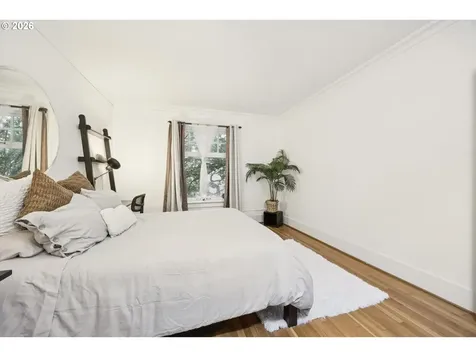 1811 NW Couch Street Portland OR 97209