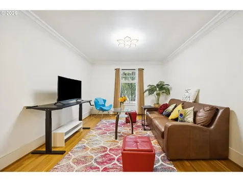 1811 NW Couch Street Portland OR 97209