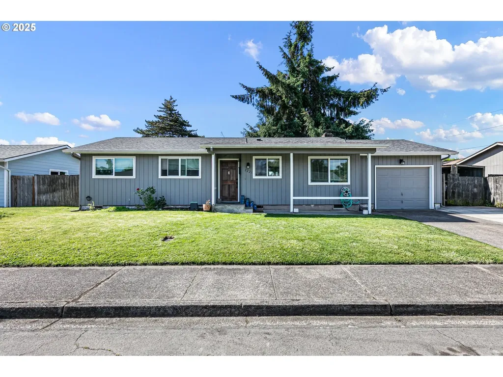 1221 Kenray Loop Springfield OR 97477