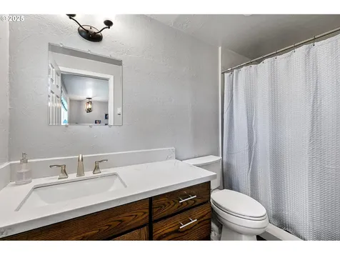 1221 Kenray Loop Springfield OR 97477