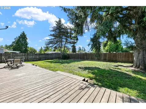 1221 Kenray Loop Springfield OR 97477
