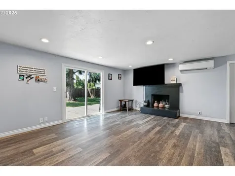 1221 Kenray Loop Springfield OR 97477
