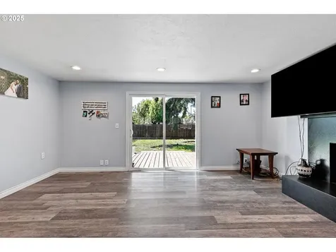1221 Kenray Loop Springfield OR 97477